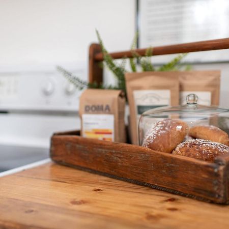 Le Petit Guesthouse -King Bed Walk To Whitworth Nine Mile Falls Екстериор снимка