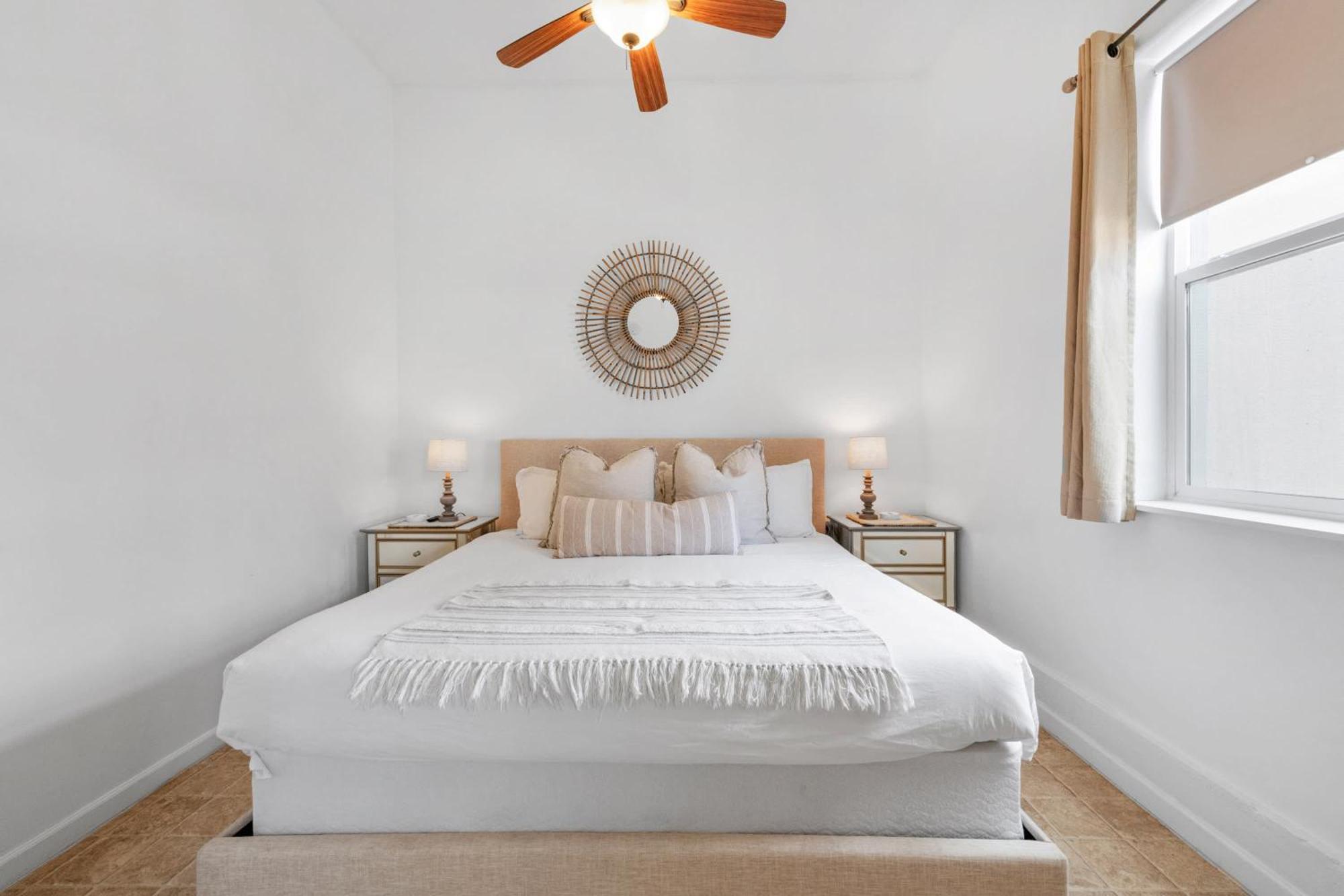 Le Petit Guesthouse -King Bed Walk To Whitworth Nine Mile Falls Екстериор снимка