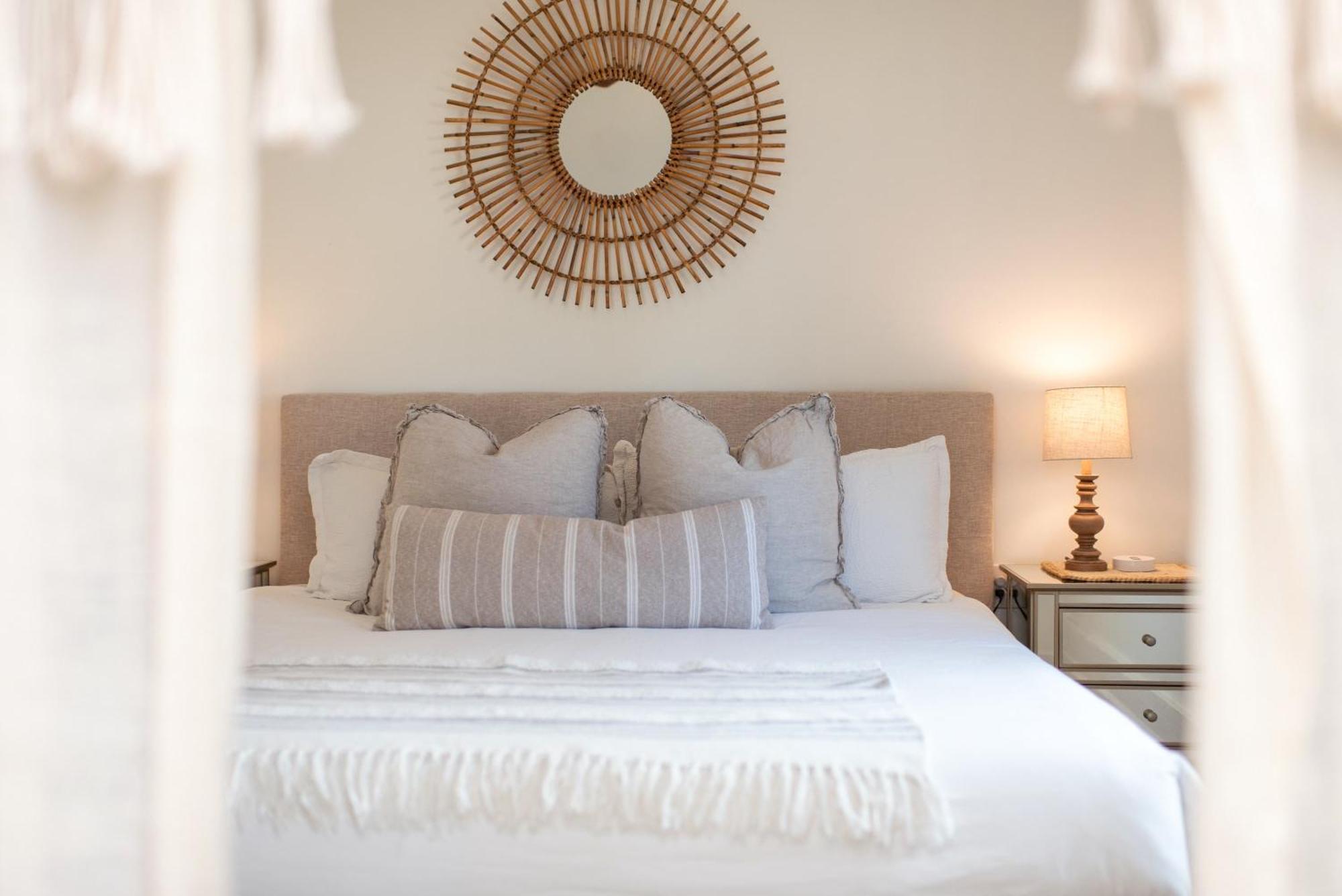Le Petit Guesthouse -King Bed Walk To Whitworth Nine Mile Falls Екстериор снимка