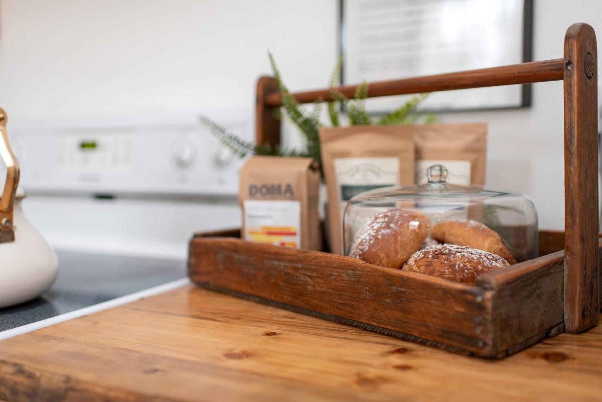Le Petit Guesthouse -King Bed Walk To Whitworth Nine Mile Falls Екстериор снимка